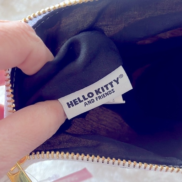 Brand New Hello Kitty Checkered Pink & White Large Zippered Pouch, Pin & Pencils - Picture 10 of 16